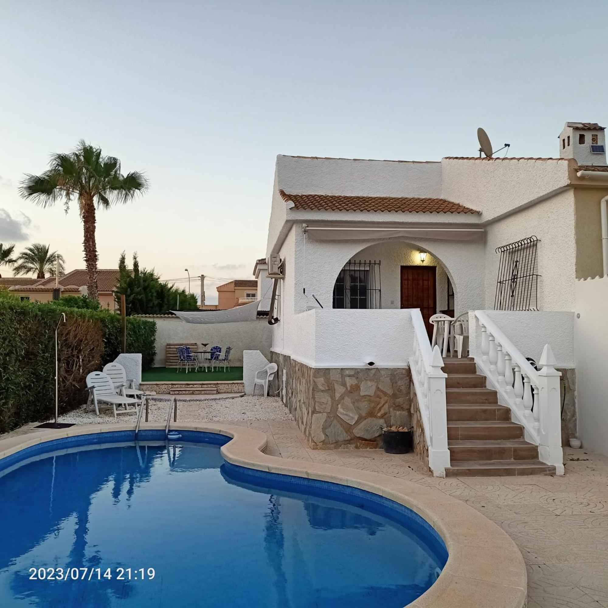 Acogedora Casa Con Piscina Villa Torrevieja Exterior photo